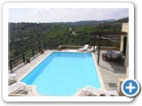 villa_pool_med1